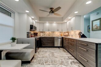 5200 Brittany Dr S in St. Petersburg, FL - Building Photo - Building Photo