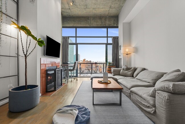 321 S Sangamon St in Chicago, IL - Building Photo - Building Photo
