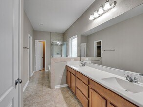 10223 Sierra Grace Ln in Houston, TX - Foto de edificio - Building Photo