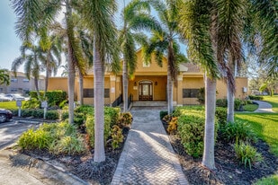 Rio Vista Village in St. Petersburg, FL - Building Photo
