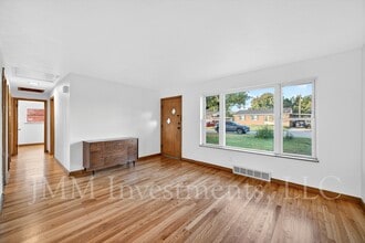 4015 Greenmeadows Dr in St. Louis, MO - Building Photo - Building Photo