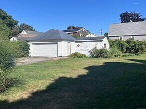 56 Hartford Ave in Old Saybrook, CT - Building Photo - Building Photo