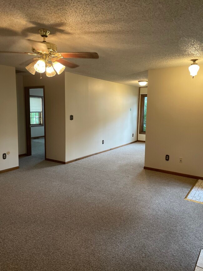 417 E Cherry St, Unit 1 in Springfield, MO - Foto de edificio - Building Photo