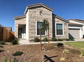 7520 Passionfruit Dr in Bakersfield, CA - Building Photo