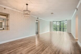 2870 Pharr Ct S Northwest in Atlanta, GA - Building Photo