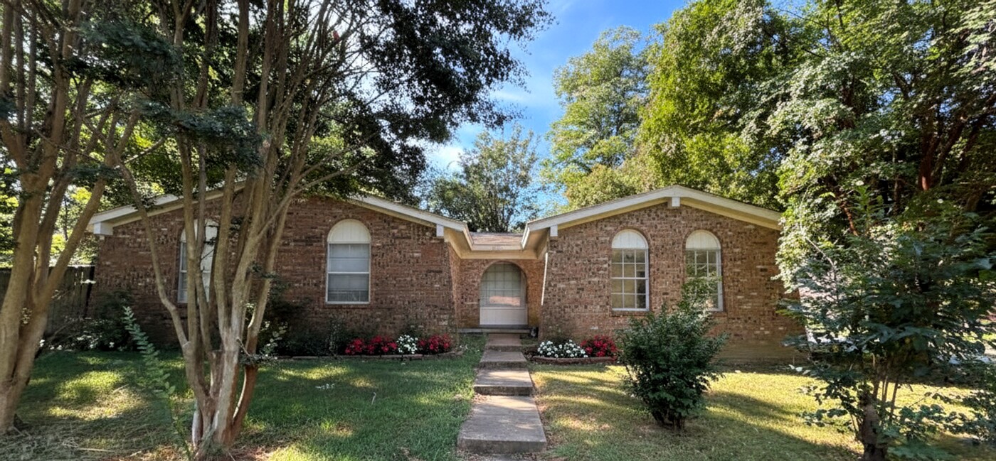 4335 Hallview Dr in Memphis, TN - Building Photo