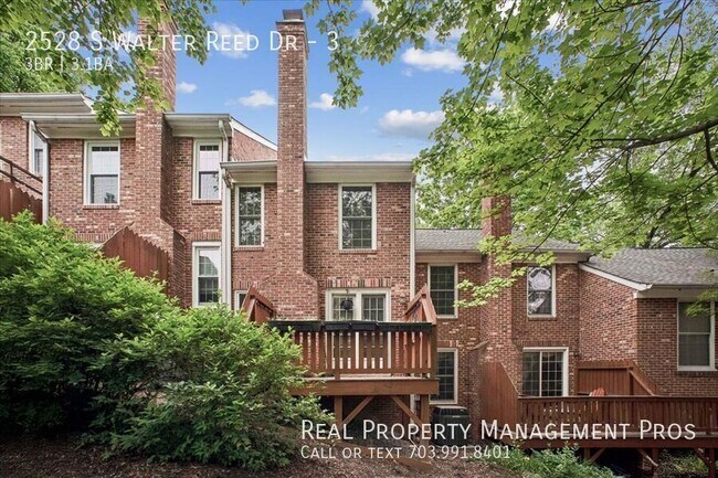 2528 S Walter Reed Dr in Arlington, VA - Building Photo - Building Photo