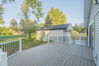 2008 Kirchoff Rd in Rolling Meadows, IL - Building Photo - Building Photo