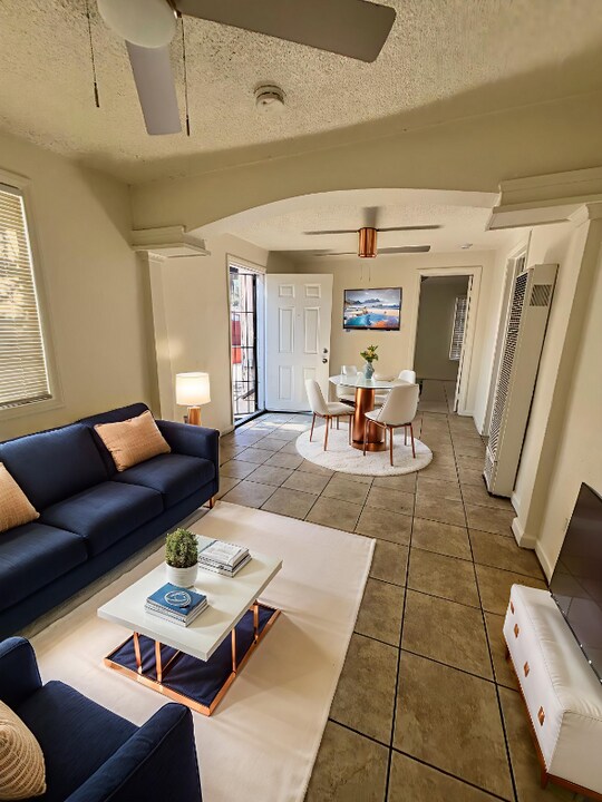 1402 N Willowbrook Ave in Compton, CA - Building Photo