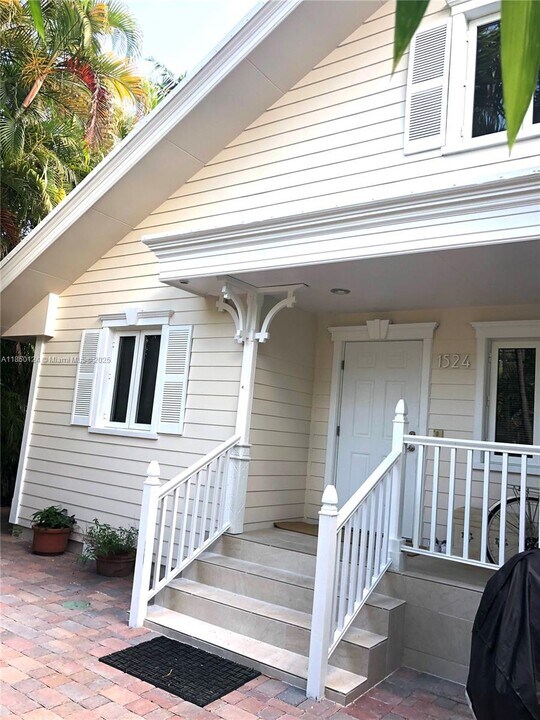 1524 Argyle Dr in Fort Lauderdale, FL - Building Photo