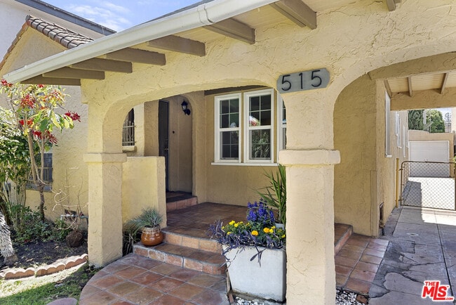 515 N Kings Rd in West Hollywood, CA - Foto de edificio - Building Photo