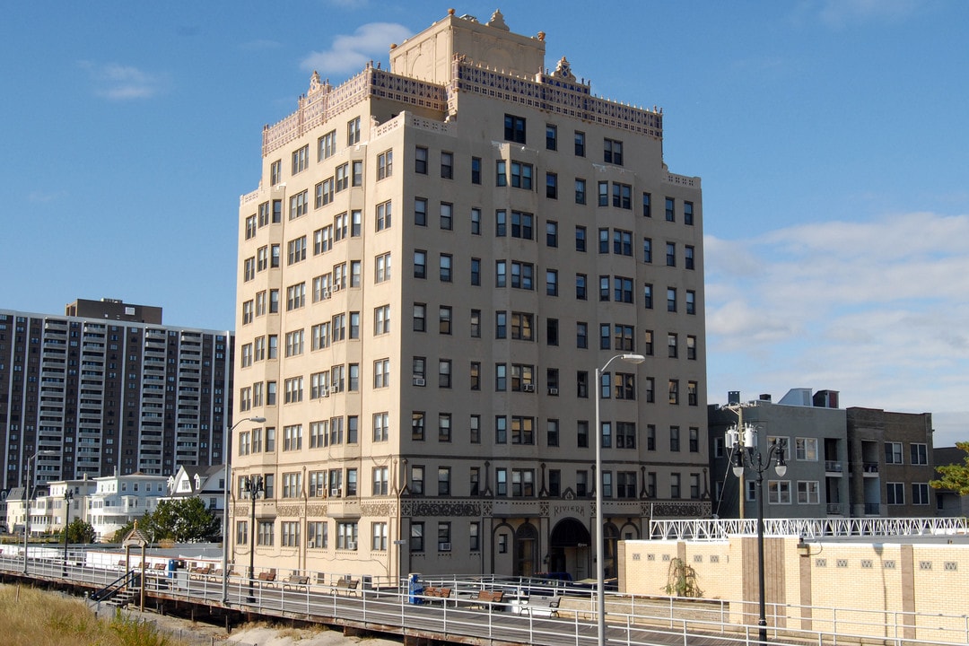 Riviera Apartments in Atlantic City, NJ - Foto de edificio