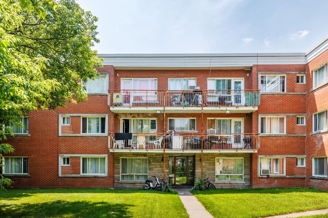 6080-6120 Émile-Nelligan Rue in Montréal, QC - Building Photo