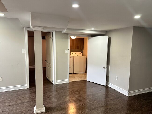 510 Van Kirk Dr in Brampton, ON - Building Photo - Building Photo
