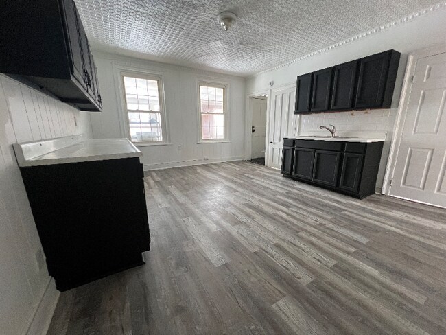 37 Harmony St, Unit 2 in Cohoes, NY - Foto de edificio - Building Photo