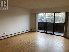 3570 E Hastings St in Vancouver, BC - Building Photo - Building Photo
