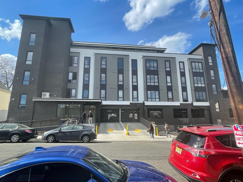 50 E 23rd St, Unit 403 in Paterson, NJ - Foto de edificio