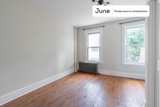 Private bedroom in 3 bed/1.5 bath Home in Jersey City, NJ - Building Photo - Building Photo