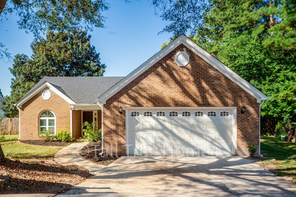 120 Gingerbread Pl in Fayetteville, GA - Building Photo