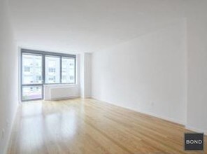 4615 Center Blvd-Unit -2504 in Queens, NY - Building Photo - Building Photo