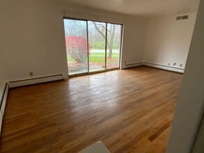 1201 Island Dr, Unit 103 in Ann Arbor, MI - Foto de edificio - Building Photo