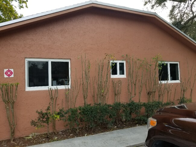 830 SW 28th St in Fort Lauderdale, FL - Building Photo - Building Photo