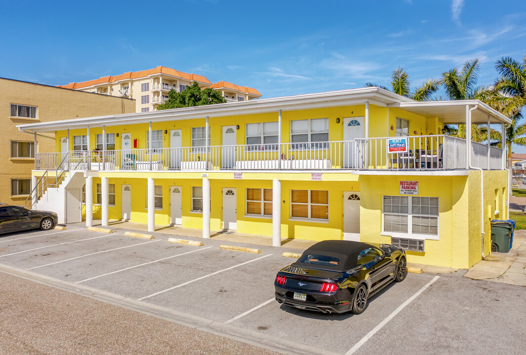 Gulf Star Motel in Redington Shores, FL - Building Photo