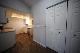 5380 Angler Cir in Las Vegas, NV - Building Photo - Building Photo