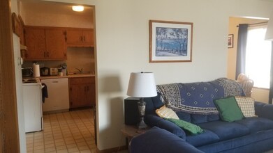 929 N 123rd St in Wauwatosa, WI - Building Photo - Building Photo