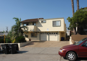 Villa Calabria in San Diego, CA - Building Photo