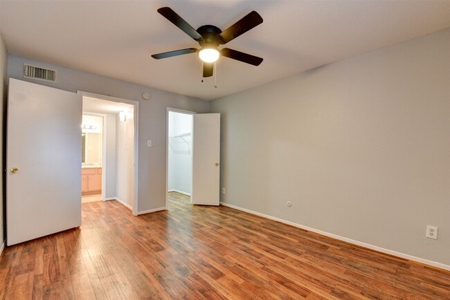 9350 Country Creek St