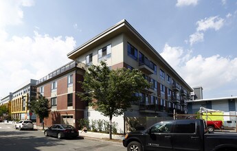Westside Crossing in Boston, MA - Foto de edificio - Building Photo