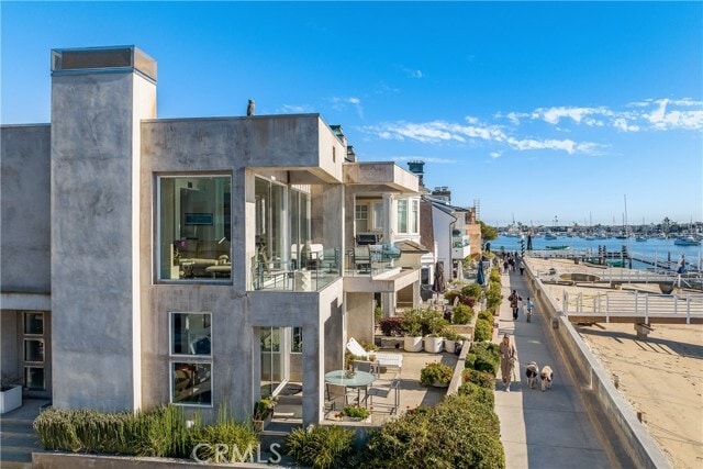 property at 512 S Bay Front