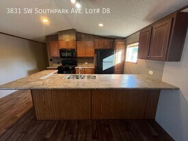 3831 SW South Park Ave in Topeka, KS - Building Photo