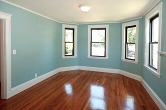 508 Heath St, Unit 1 in Brookline, MA - Foto de edificio - Building Photo