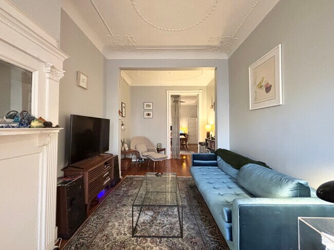 3023 Saint Paul St, Unit 1 in Baltimore, MD - Foto de edificio - Building Photo