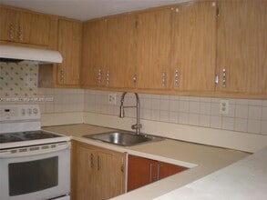 5855 Washington St in Hollywood, FL - Building Photo - Building Photo