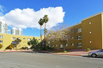 Somerset Gardens in Las Vegas, NV - Building Photo - Building Photo