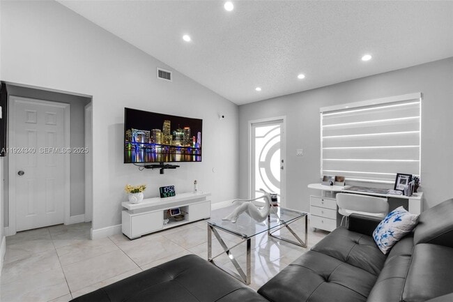 2140 W 53rd St in Hialeah, FL - Building Photo - Building Photo