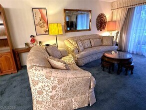 750 S Royal Crest Cir in Las Vegas, NV - Building Photo - Building Photo