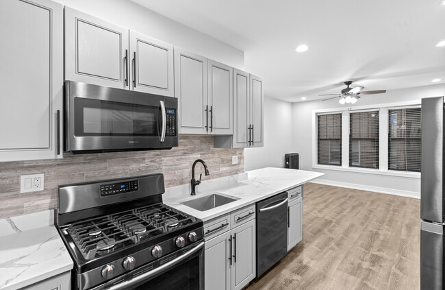 6111 N Winthrop Ave in Chicago, IL - Building Photo - Building Photo