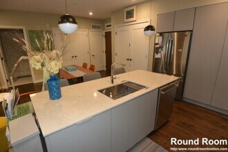 45 Burnett St, Unit #201 in Boston, MA - Building Photo - Building Photo