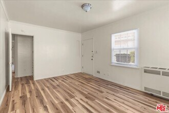 7922 S New Hampshire Ave in Los Angeles, CA - Building Photo - Building Photo