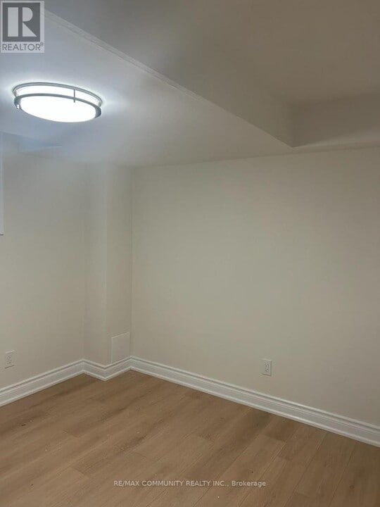 31 Keith-Wright Cres in Ajax, ON - Building Photo