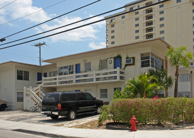 Tarrymore Apartments in Fort Lauderdale, FL - Building Photo - Building Photo