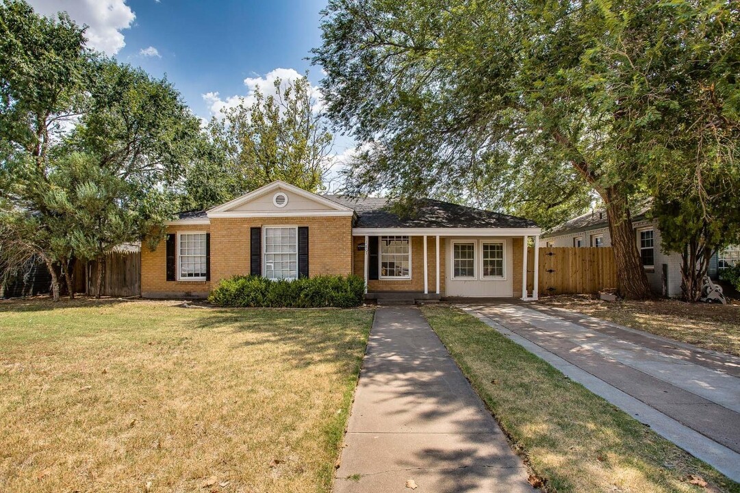 2803 32nd St in Lubbock, TX - Building Photo