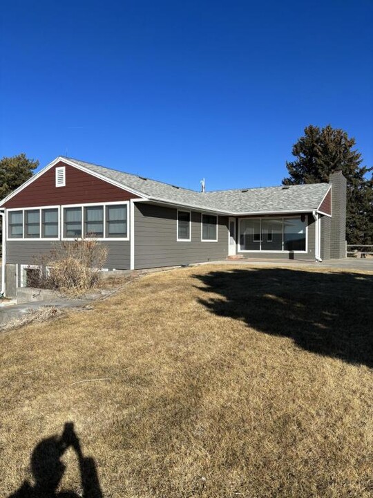 4711 Van Tassell Rd in Torrington, WY - Building Photo