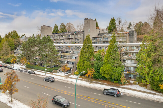 Pacific Terraces in Vancouver, BC - Building Photo - Building Photo