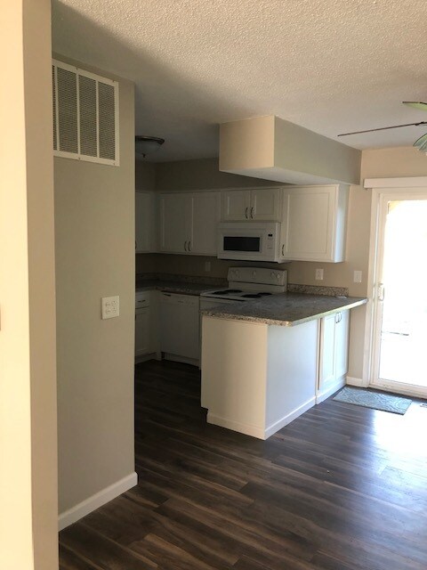 3370 Winston Dr, Unit #4 in Bettendorf, IA - Foto de edificio
