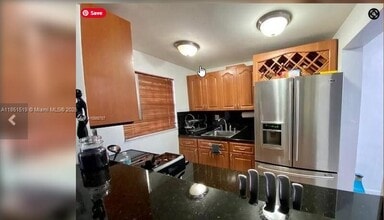 1325 W 68th St in Hialeah, FL - Foto de edificio - Building Photo